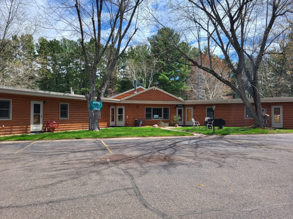 Pine Wood Motel exterior