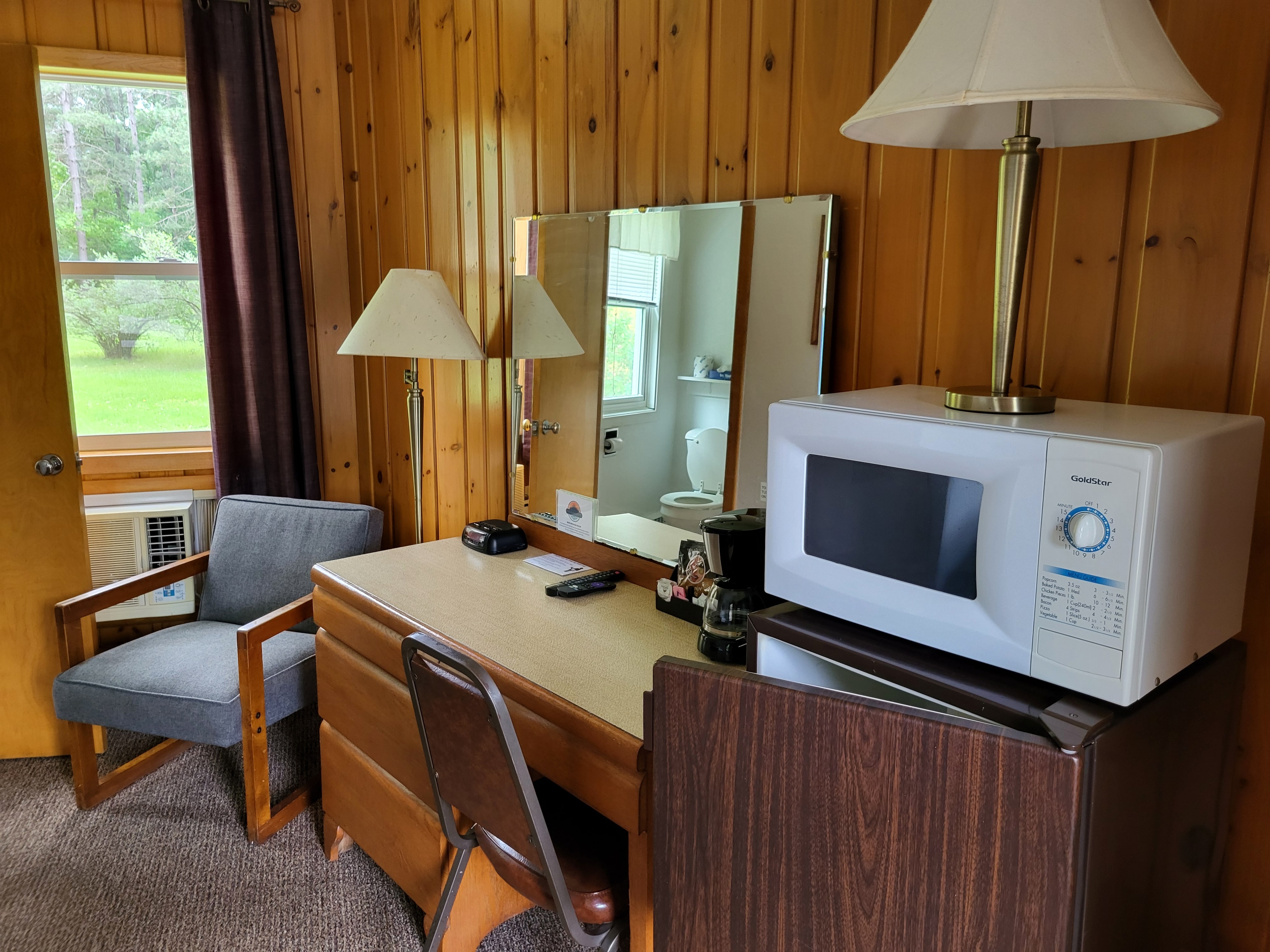 Pine Wood Motel Room 10 — bathroom