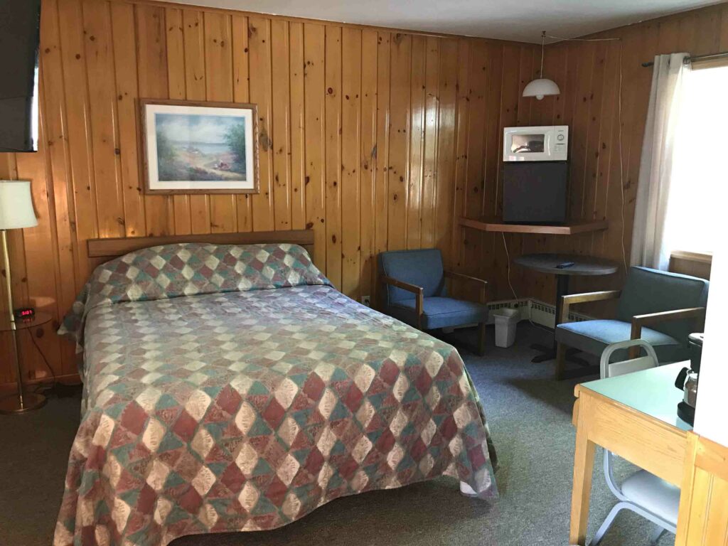 Pine Wood Motel, Siren, WI, Burnett County
